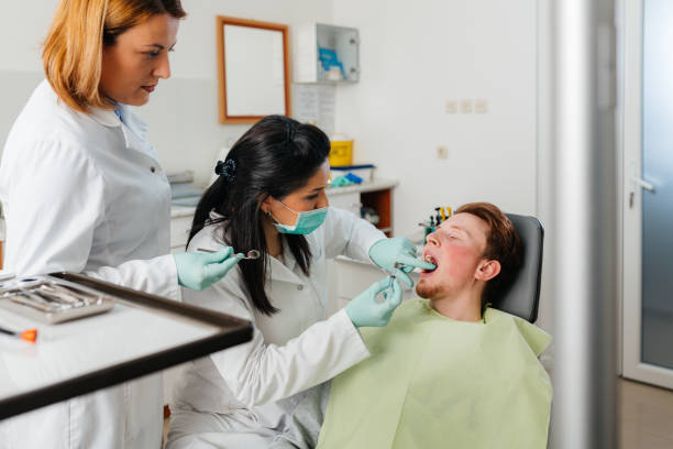 Best Dentist for Tooth Abscess  in Palm Desert, CA
